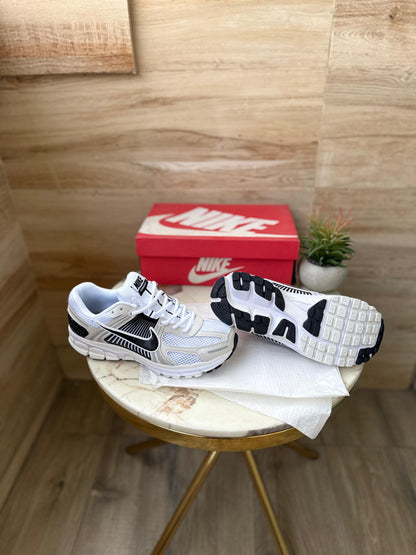NIKE ZOOM VOMERO PANDA