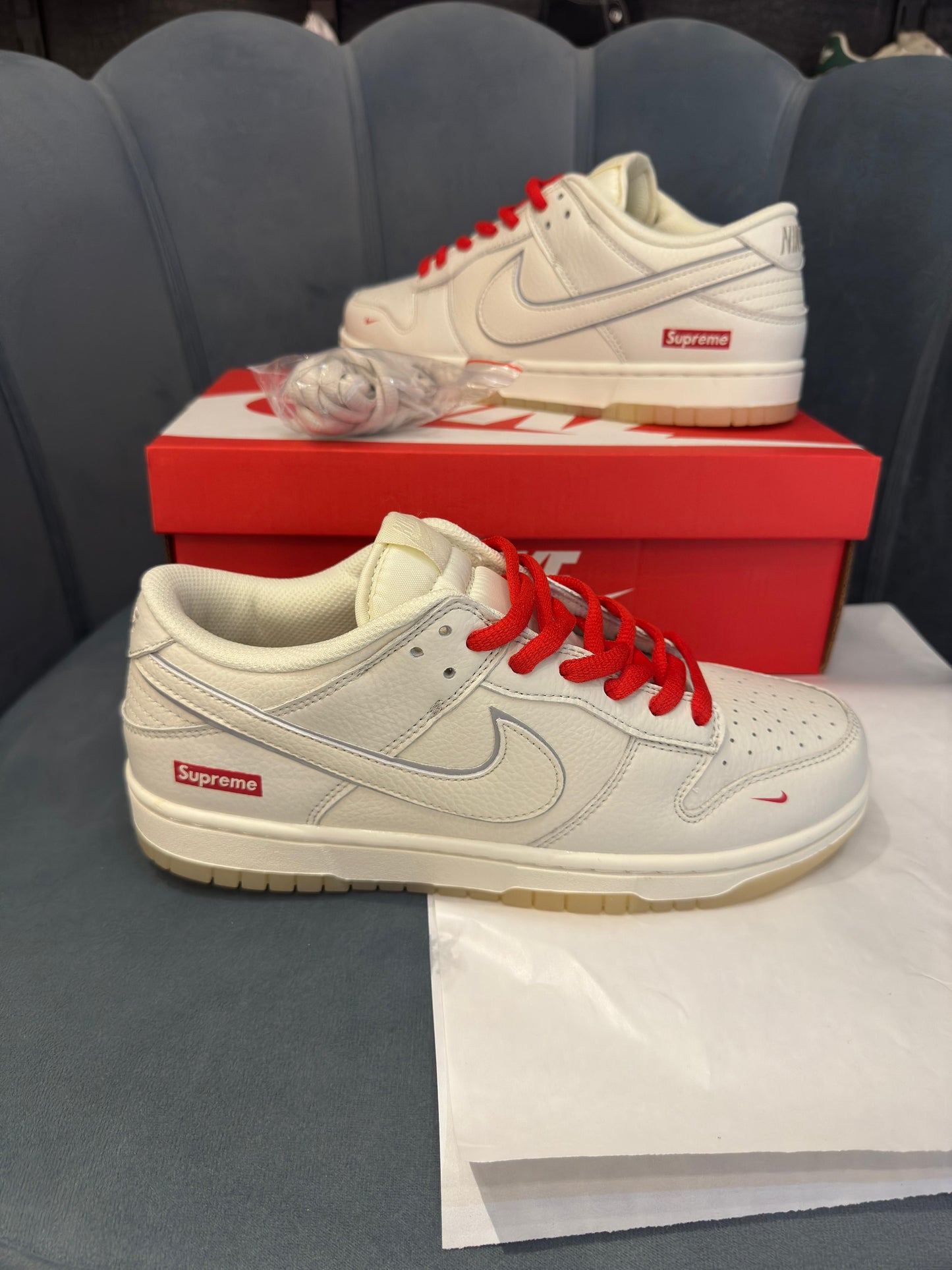 NIKE SB DUNK SUPREME WHITE RED RADIUM