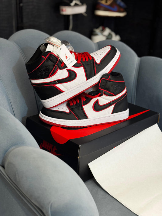 AIR JORDANS RETRO 1 MID BLOODLINE