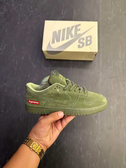NIKE SB DUNK SUPREME OLIVE GREEN