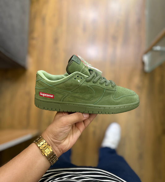 NIKE SB DUNK SUPREME OLIVE GREEN