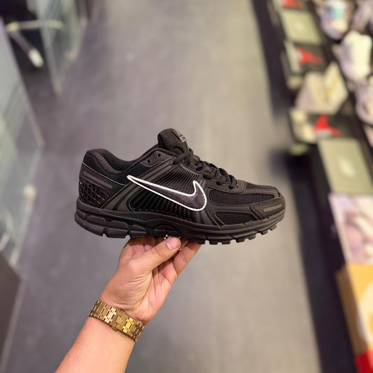 NIKE ZOOM VOMERO SUMMIT BLACK ANTHRACITE