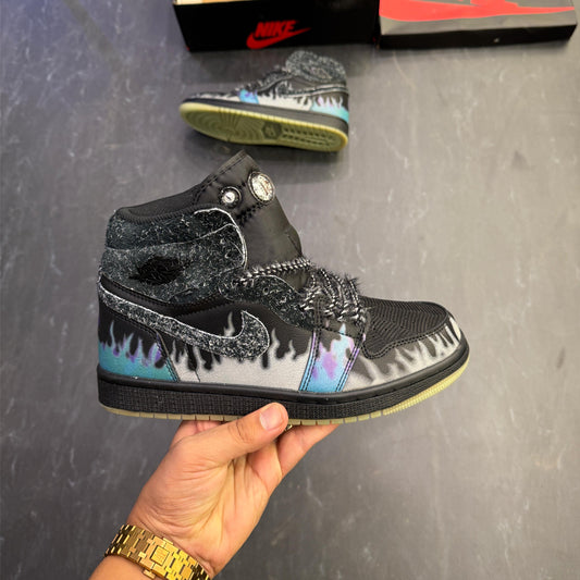 AIR JORDANS 1 MID HALLOWEEN BLACK CAT