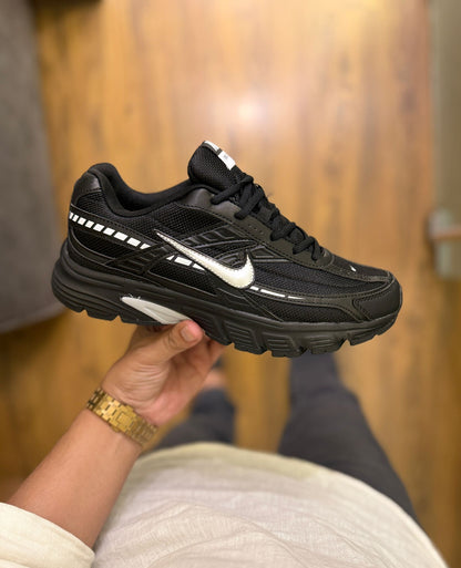 NIKE INITIATOR WHITE BLACK