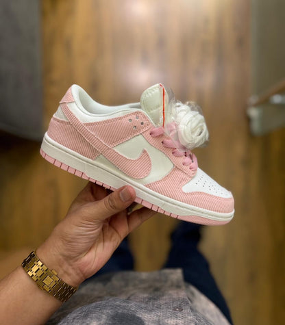 NIKE SB DUNK BESTIE PINK