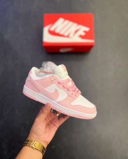 NIKE SB DUNK BESTIE PINK