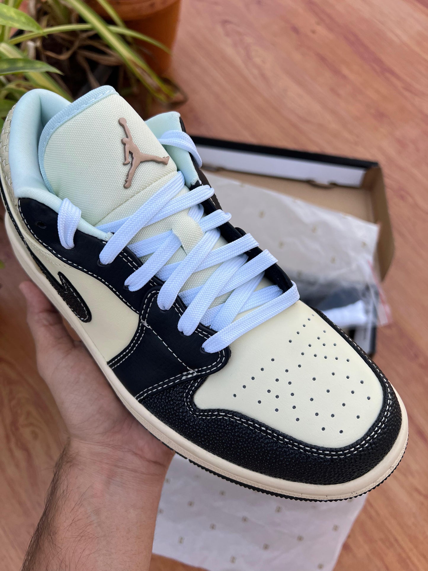 NIKE AIR JORDAN 1 LOW SE COCONUT SEMI UA