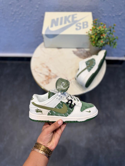 NIKE SB DUNK STUSSY WHITE ARMY GREEN 2025