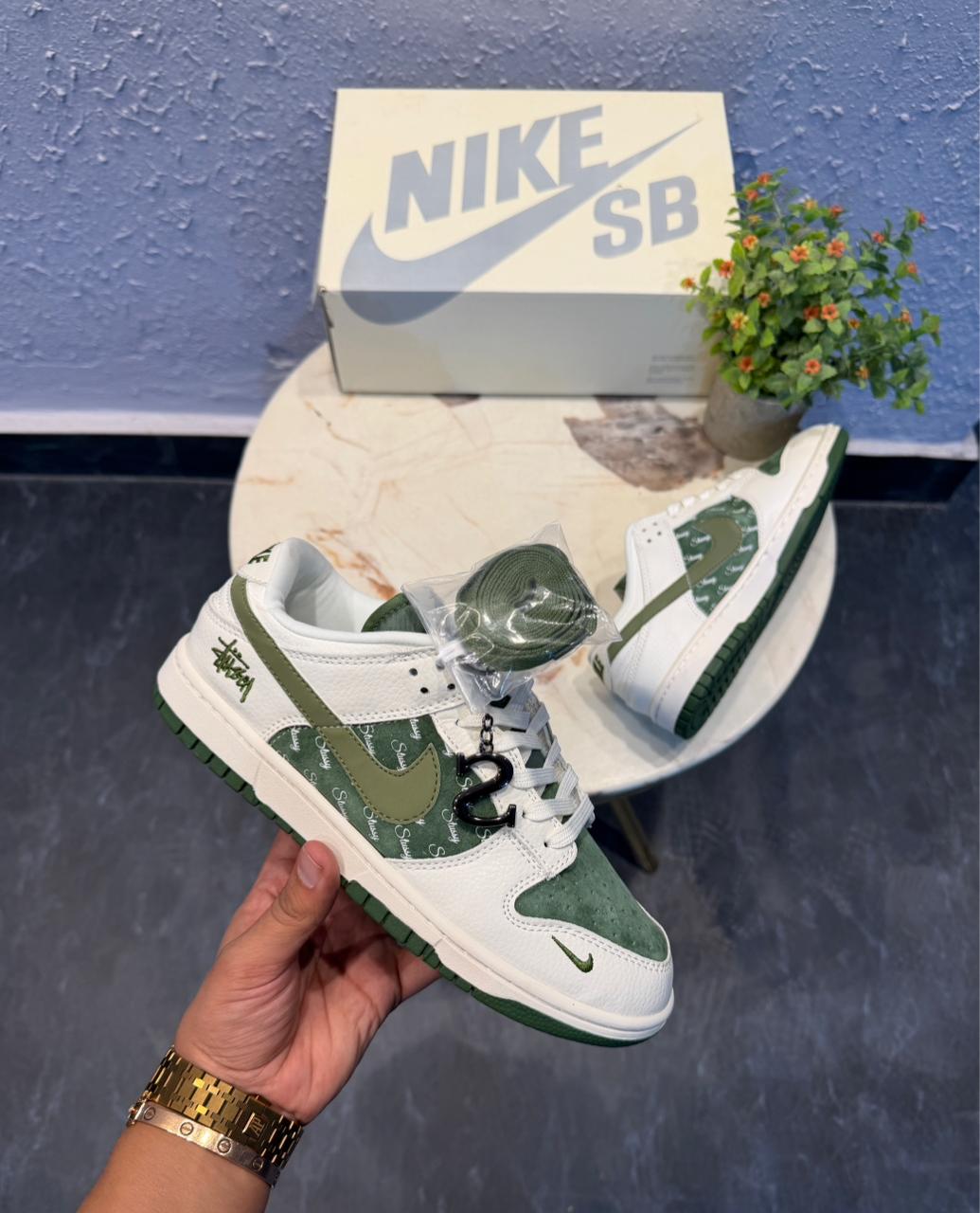 NIKE SB DUNK STUSSY WHITE ARMY GREEN 2025