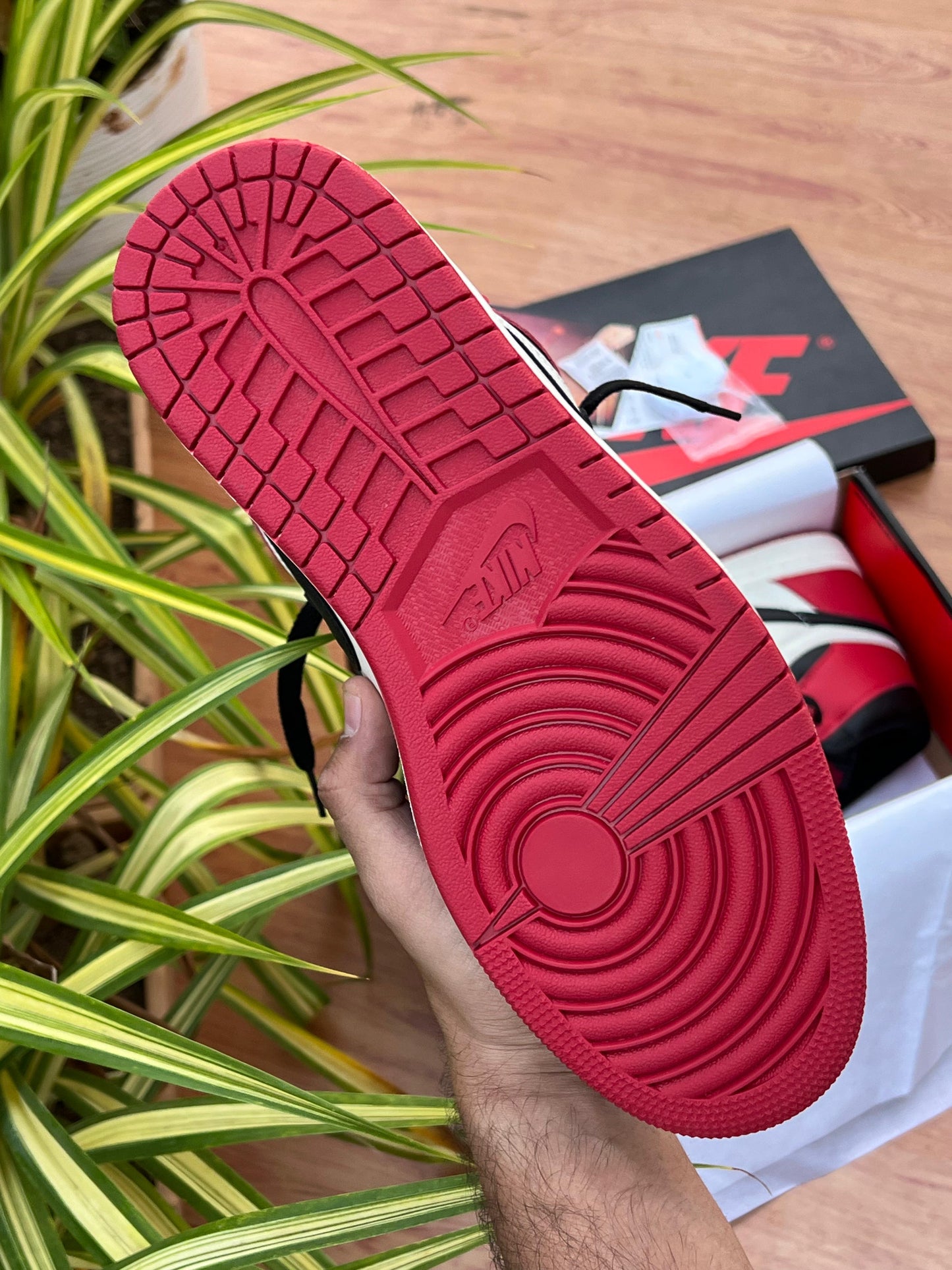 NIKE AIR JORDAN 1 RETRO HIGH OG BRED TOE RED SEMI UA