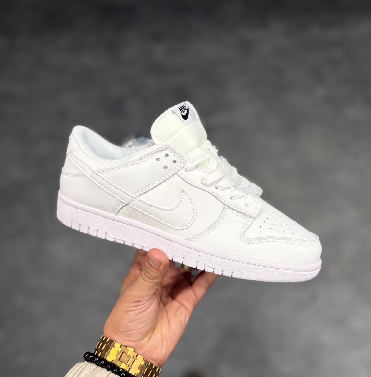 NIKE SB DUNK TRIPPLE WHITE