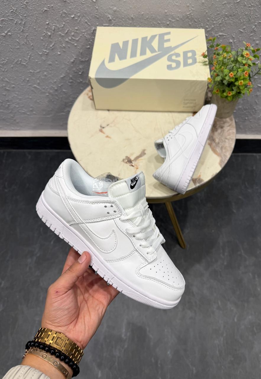 NIKE SB DUNK TRIPPLE WHITE