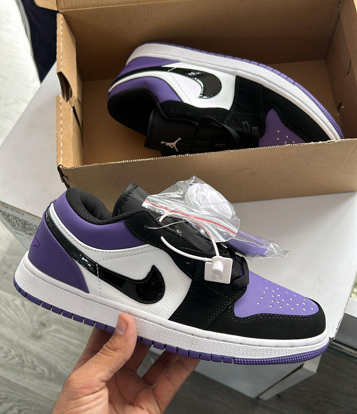 AIR JORDAN CUT LOW PURPLE