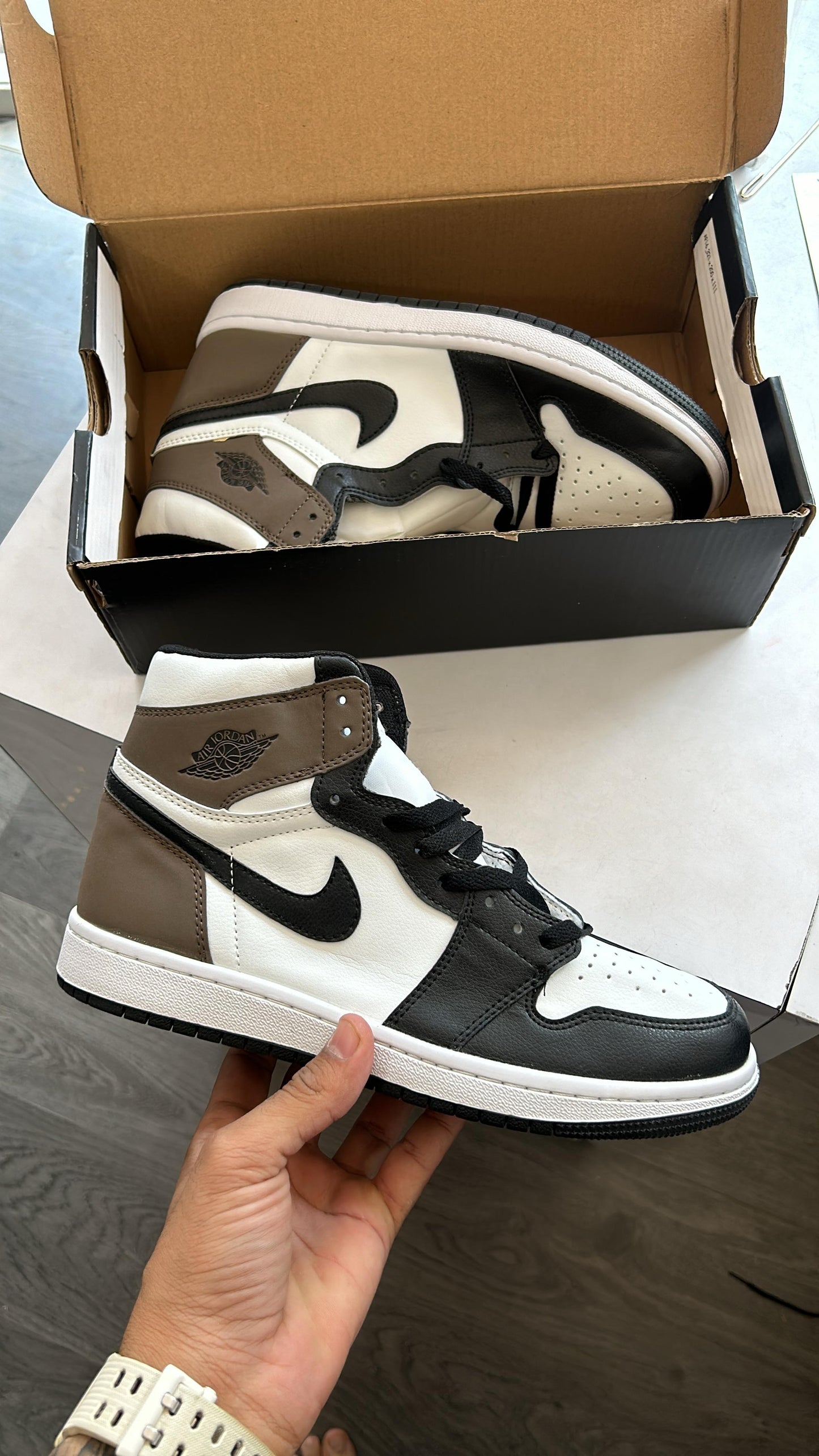 NIKE AIR JORDAN 1 HIGH DARK MOCHA