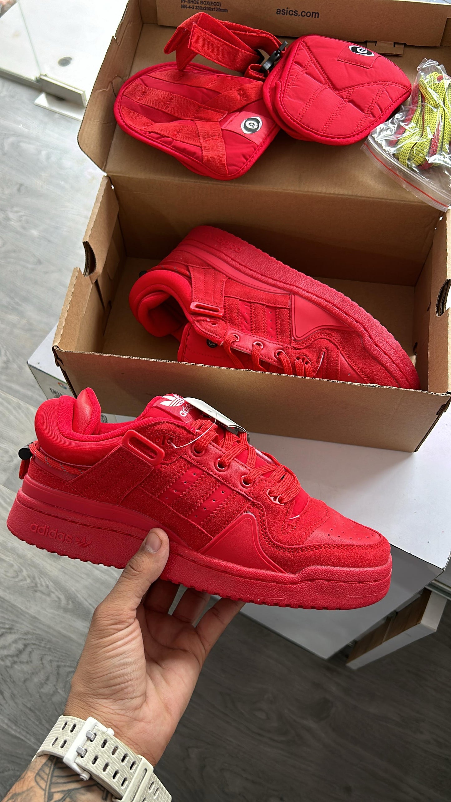 ADIDAD BAD BUNNY RED