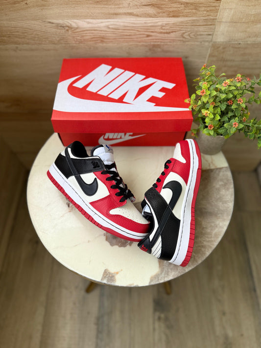 NIKE SB DUNK CHICAGO EMB
