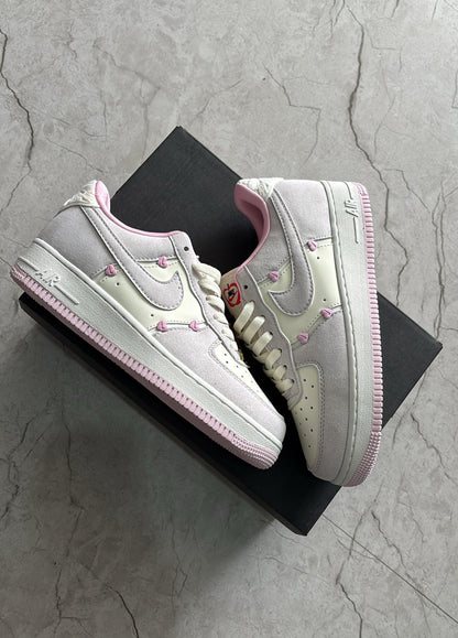 NIKE AIRFORCE ONE VALENTINE 2025