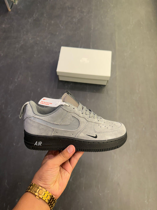 NIKE AIRFORCE LV8 GREY