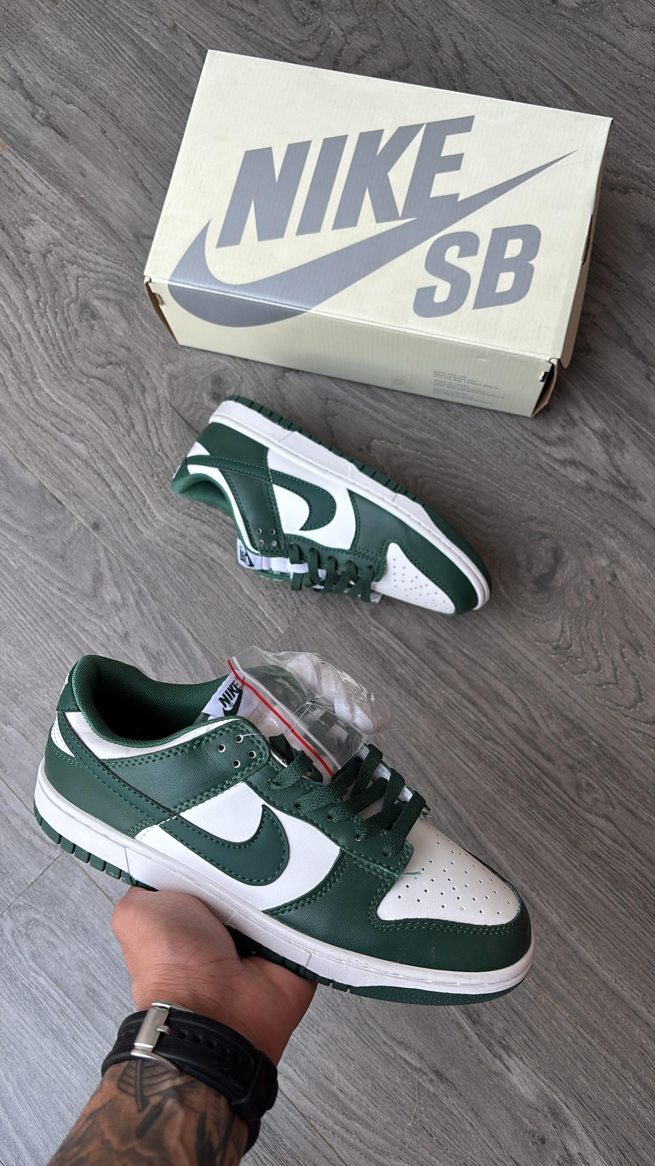 Nike Dunk Low ホワイト/ブラック/グリーン 楽天市場】NIKE SB DUNK LOW PRO 【J-PACK】 ナイキ SB ダンク ロー