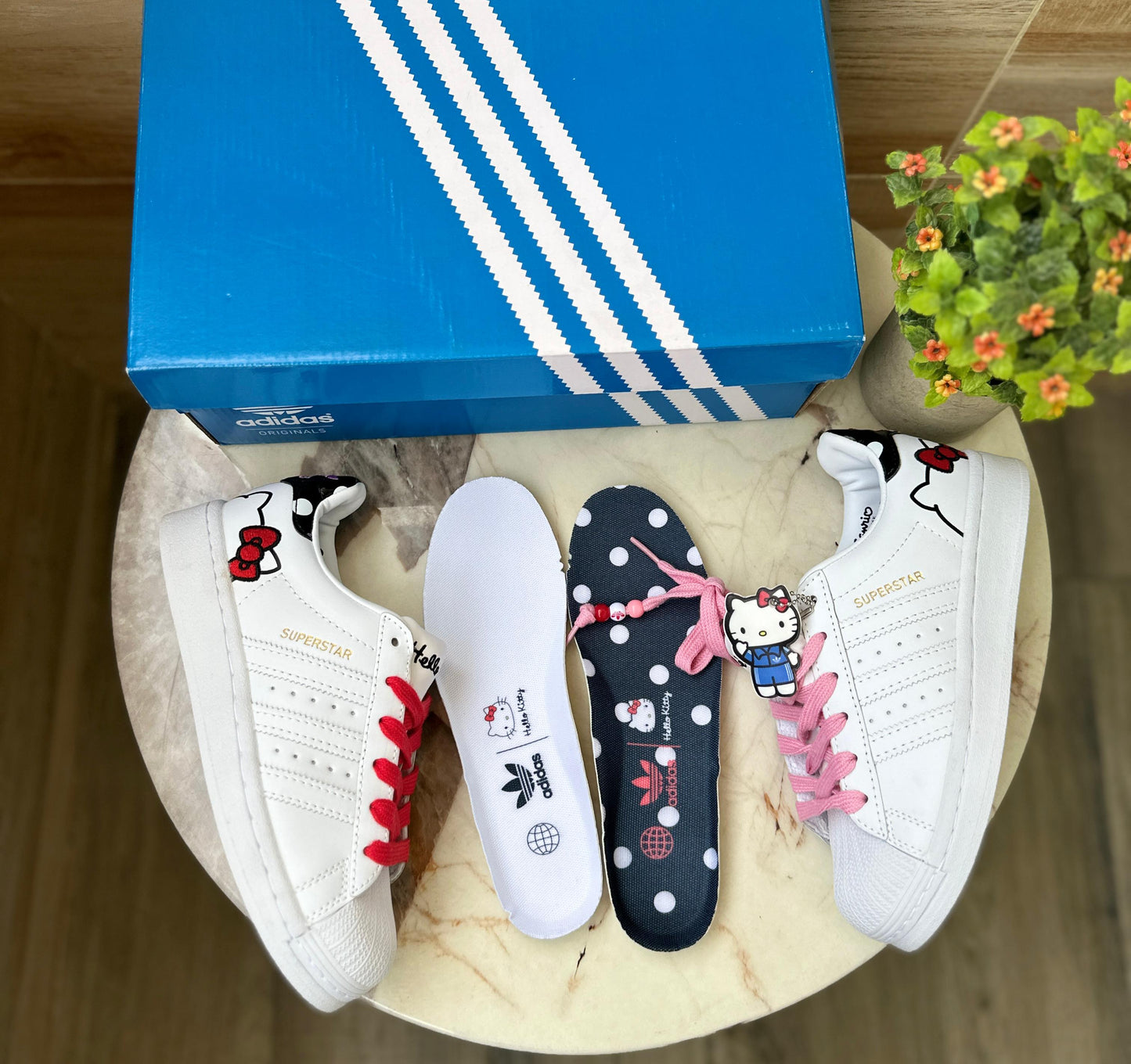 Adidas Superstar Hello Kitty