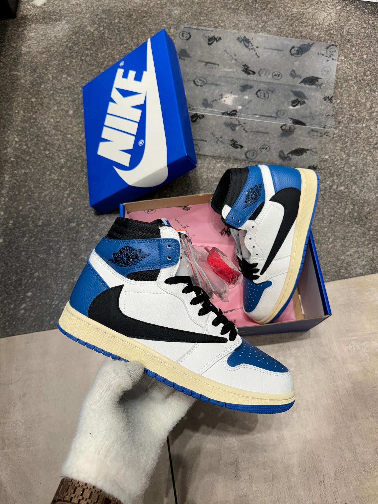 AIR JORDAN 1 HIGH x TRAVIS SCOTT FRAGMENT SEMI UA