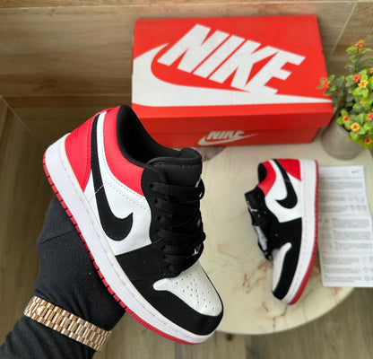 Jordan Retro 1Low Black Toe