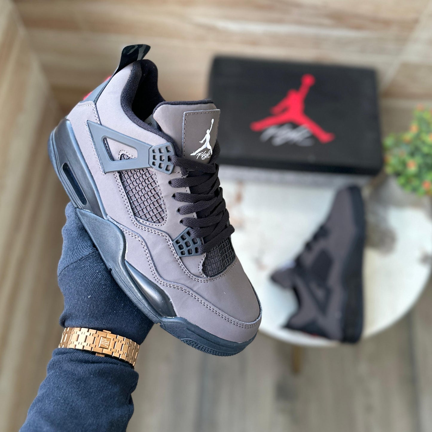 Jordan Retro 4 Taupe Haze Travis scott