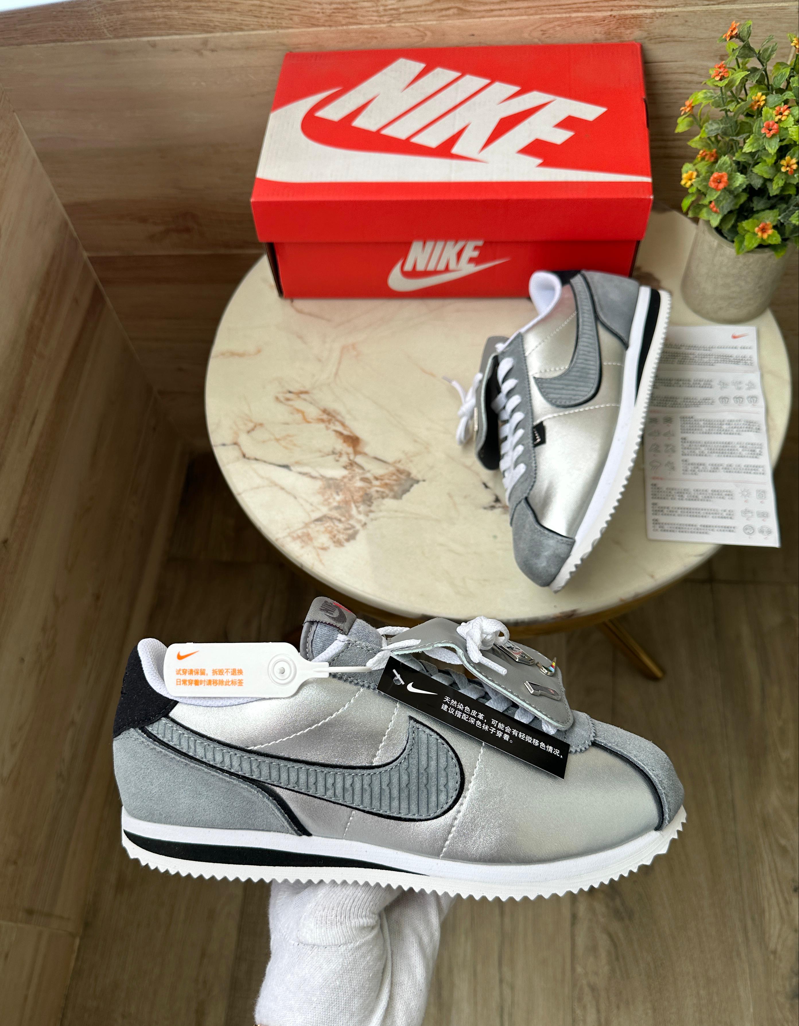 Nike cortez total white fashion