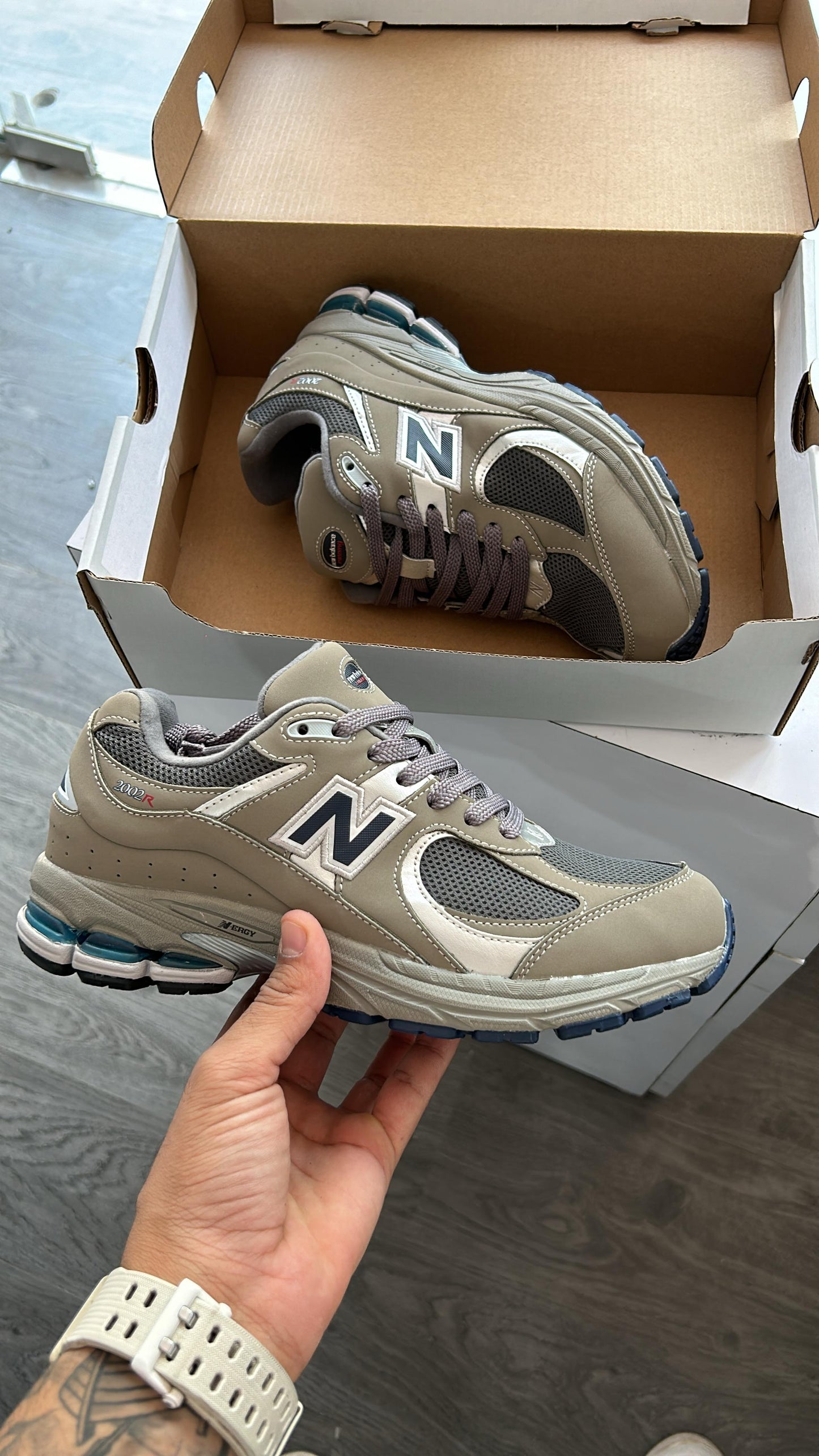 New balance 2002r