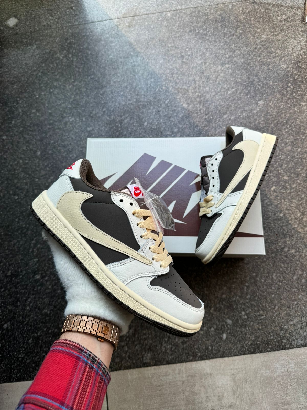 NIKE AJ 1 LOW x TRAVIS SCOTT REVERSE MOCHA SEMI UA