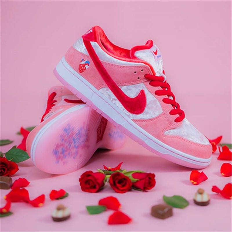 Nike Sb Dunk Low Pro Qs Strangelove