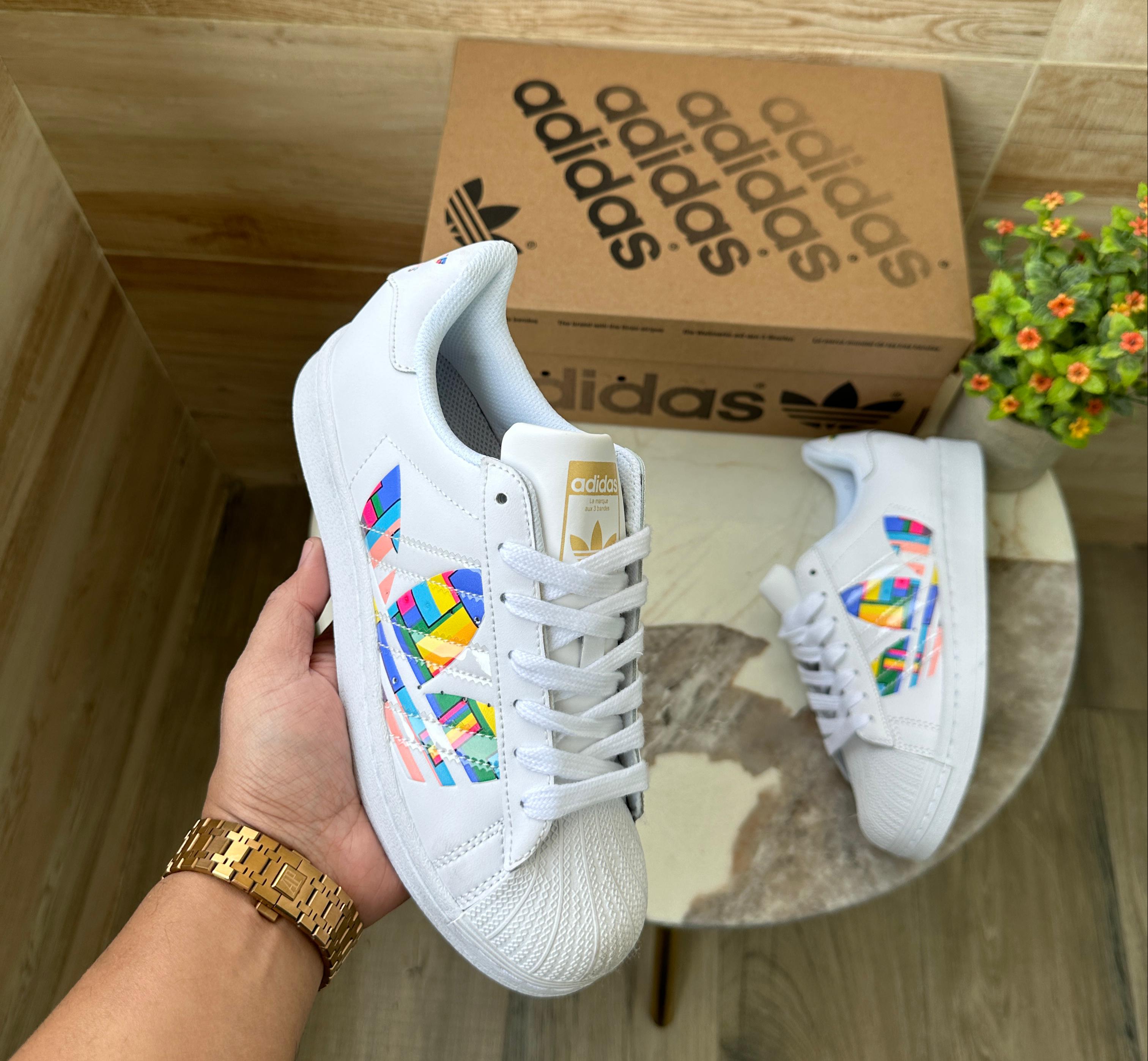 Adidas shops superstar pride 2020