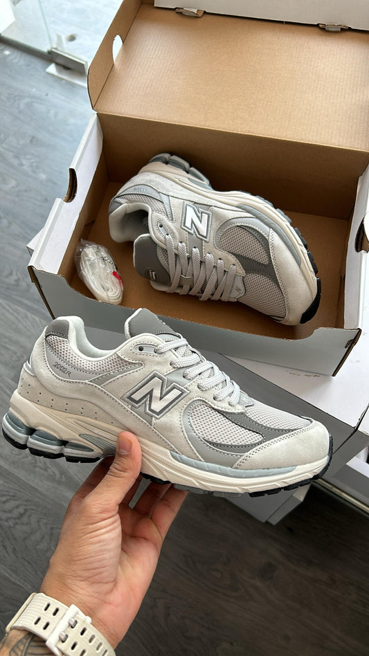 New balance 2002r