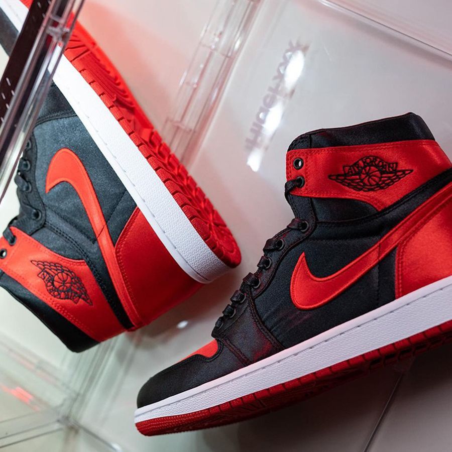 Nike Air Jordan One Satin Bred