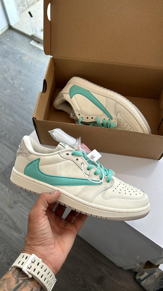 Air Jordan x travis Scott  cream Tiffany