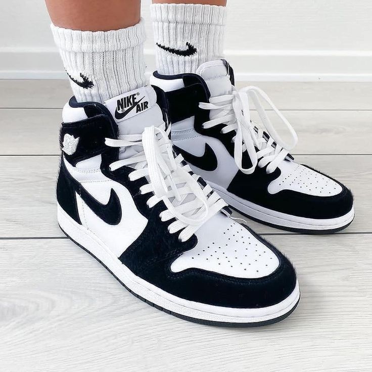 Jordan Retro 1 Suede Panda