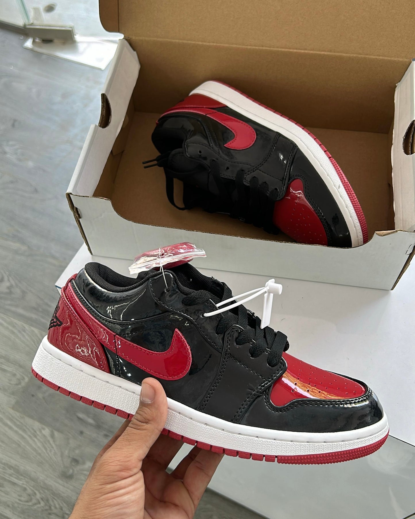 JORDAN CUT LOW BLACK RED PATTEND