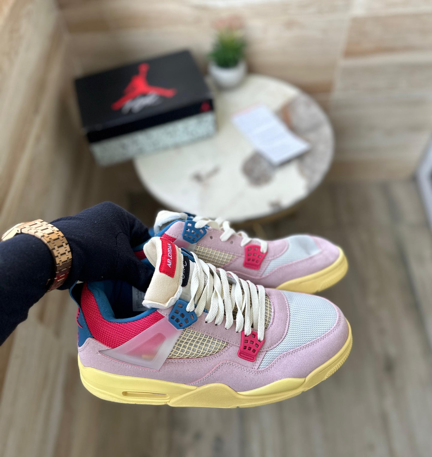 AIR JORDAN RETRO GUAVA